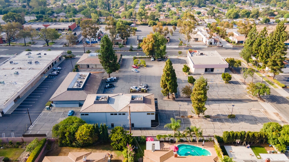 More Photos Of 985-987 W Foothill Blvd, Claremont Unknown For Lease