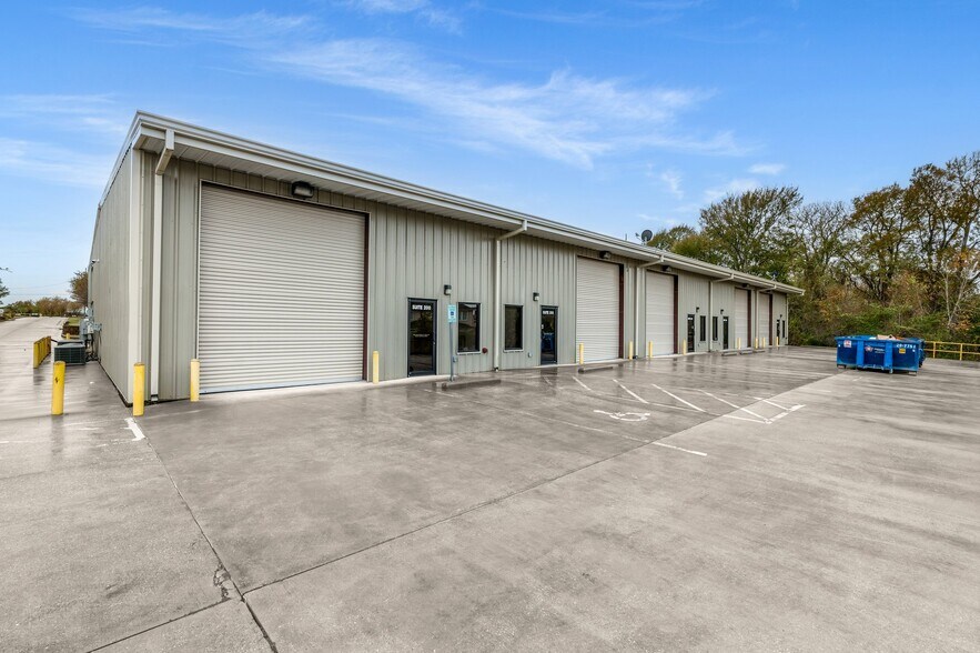 More Photos Of 18920 Freeport Dr, Montgomery Industrial For Sale