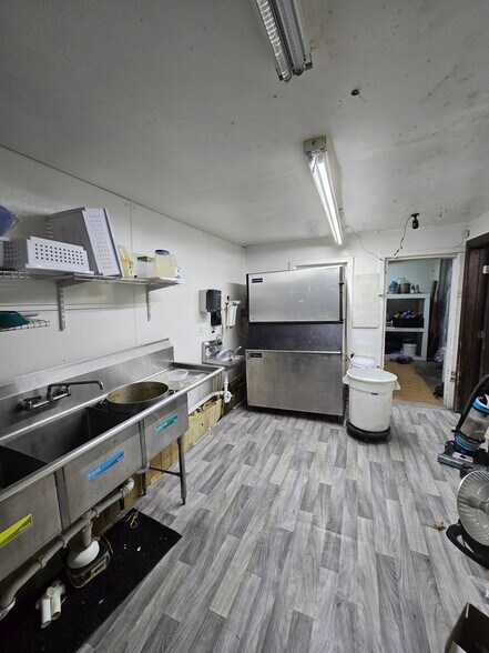 More Photos Of 1218 FM 517 S, Dickinson Freestanding For Sale