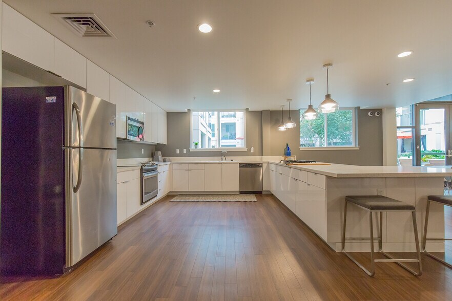 More Photos Of 1250 E Burnside St, Portland Apartments For Lease