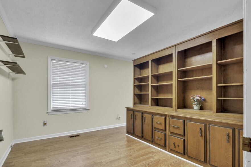 More Photos Of 1281-1283 Parker Rd SE, Conyers Office For Sale