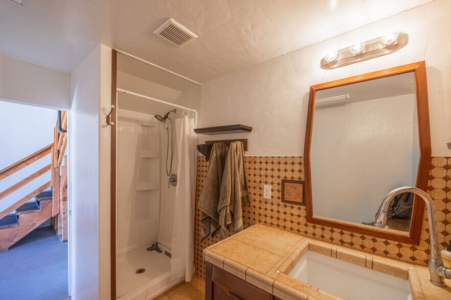 More Photos Of 207 Harvard Ave, Half Moon Bay Warehouse For Sale