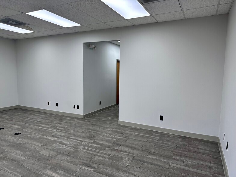 More Photos Of 1629 World Trade Center Loop, Laredo Distribution For Lease