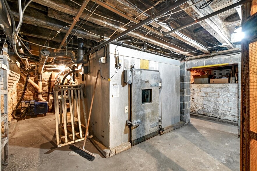 More Photos Of 15 E Centre St, Baltimore Bar For Sale