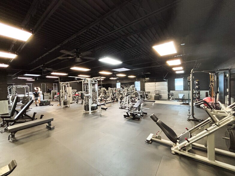 More Photos Of 2053 S Waverly Ave, Springfield Office For Sale