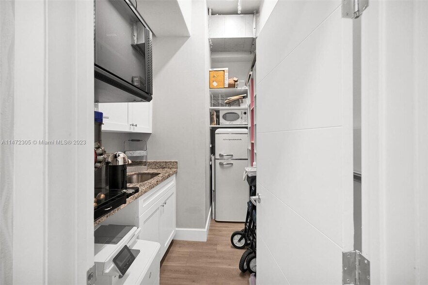 More Photos Of 1560 Lenox Ave, Miami Beach Office For Sale
