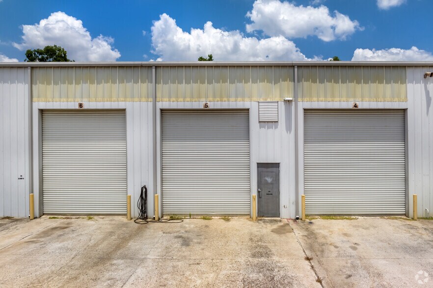 More Photos Of 32000 State Highway 249, Pinehurst Warehouse For Lease