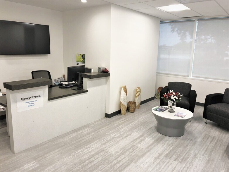 More Photos Of 4415 Metro Pky, Fort Myers Office For Lease