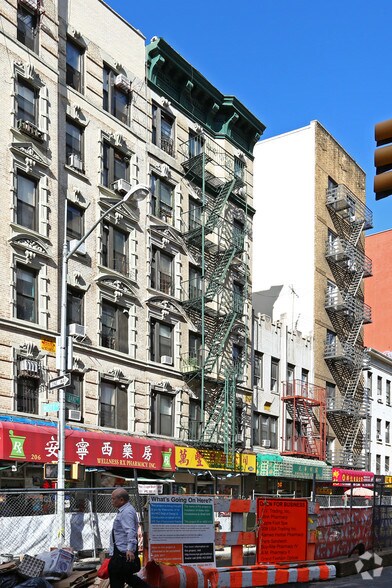 More Photos Of 208 Grand St, New York Apartments For Sale