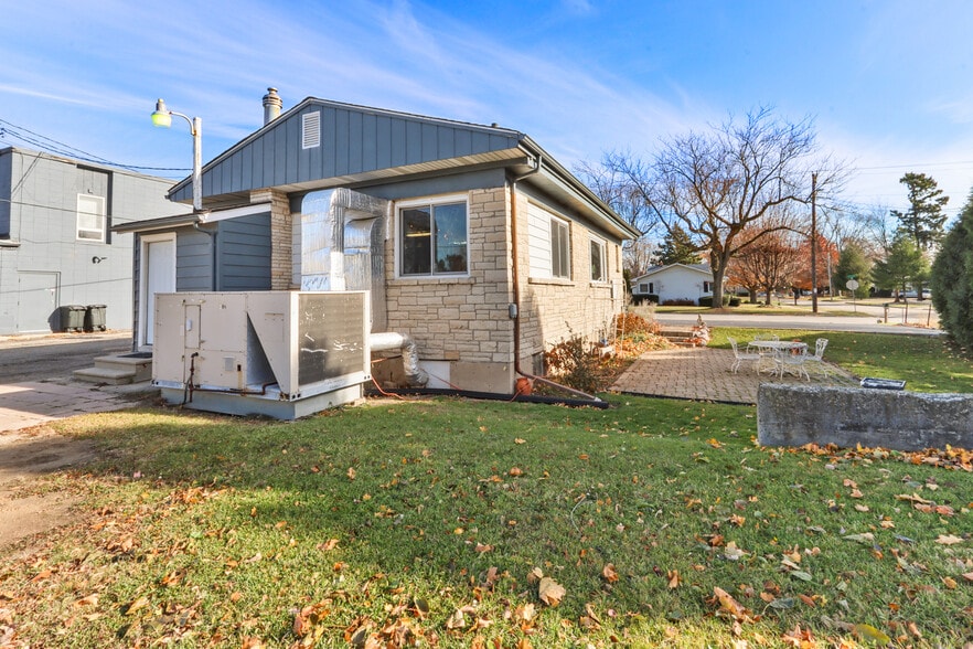 More Photos Of 111 S Fifth St, Walworth Fast Food For Sale