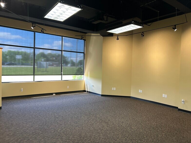 More Photos Of 11085 Montgomery Rd, Montgomery Flex For Lease