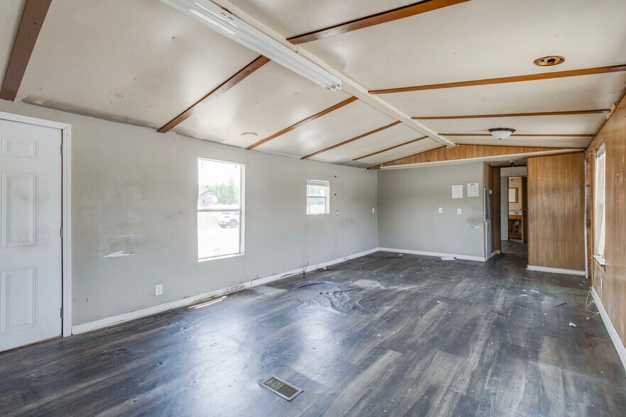 More Photos Of 267 Bell Rd, Mayesville Flex For Sale