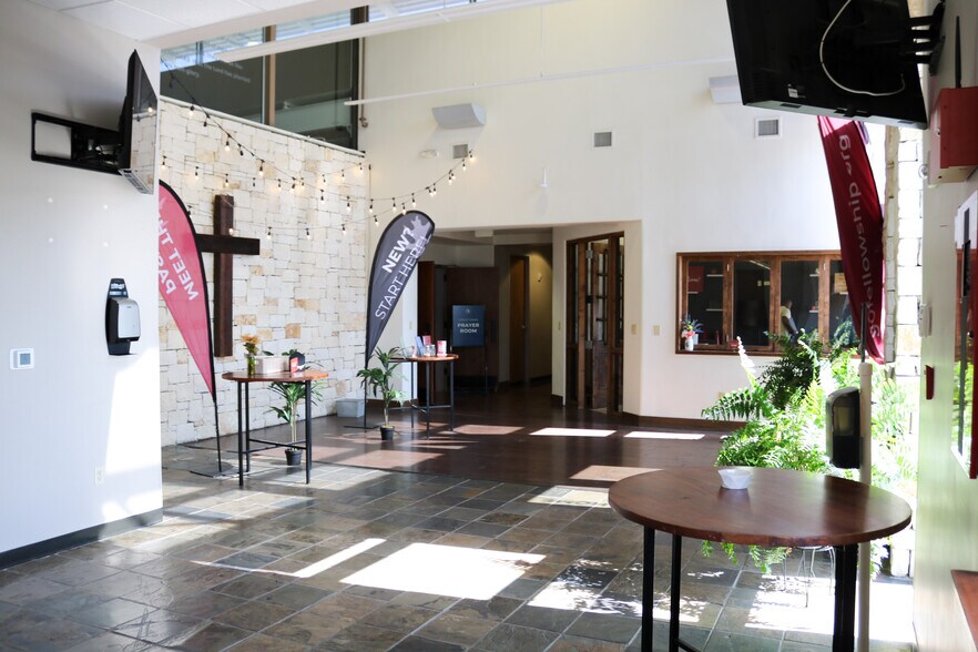 More Photos Of 8531 W Loop 1604 N, San Antonio Office For Sale