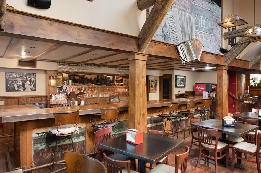 More Photos Of 2711 W College St, Bozeman Restaurant For Sale