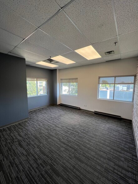 More Photos Of 643-675 Boul Curé-Labelle, Laval Storefront Retail Office For Lease