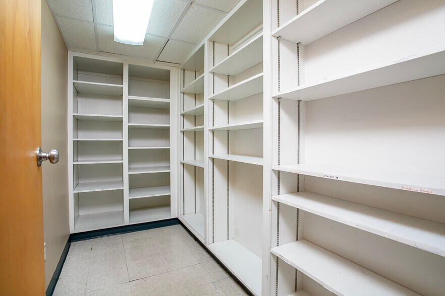 More Photos Of 415 Beckham Ave, Tyler Storefront For Sale