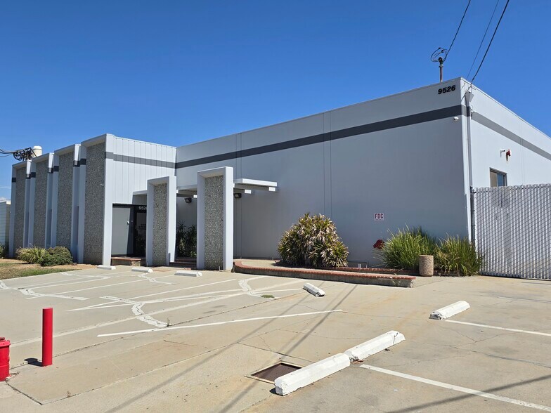 Primary Photo Of 9526 Ann St, Santa Fe Springs Manufacturing For Lease