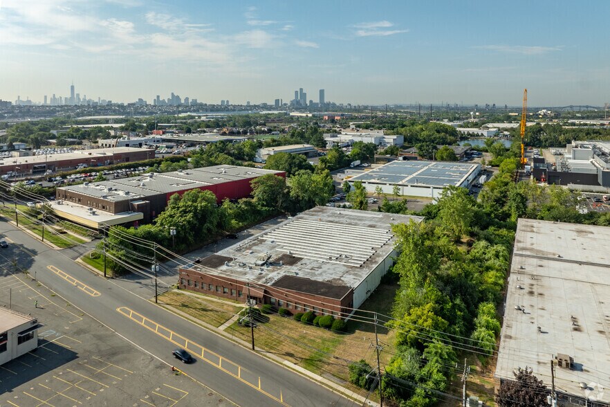 More Photos Of 555 Secaucus Rd, Secaucus Warehouse For Lease