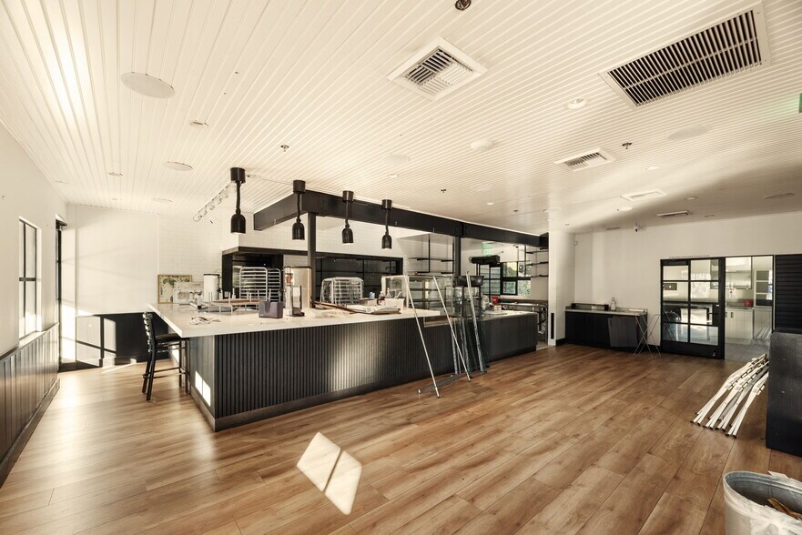 More Photos Of 8607 Melrose Ave, West Hollywood Restaurant For Lease