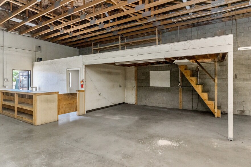 More Photos Of 8534 E Valley Rd, Prescott Valley Warehouse For Lease