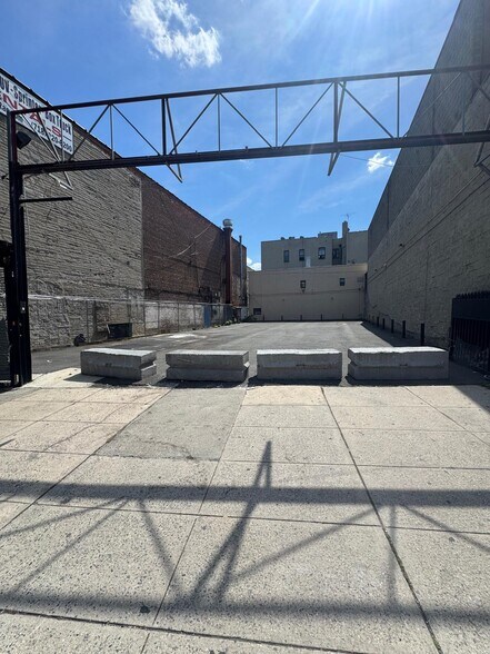 More Photos Of 602 E Fordham Rd, Bronx Land For Lease