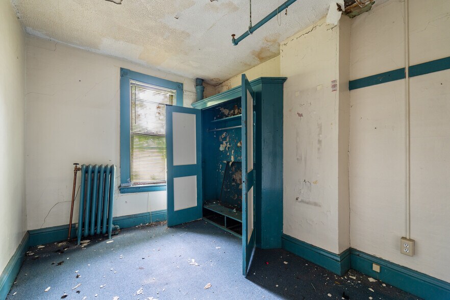 More Photos Of , Utica Unknown For Sale