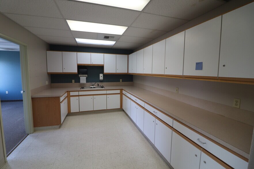 More Photos Of 39141 Pocahontas, Baker City Medical For Sale