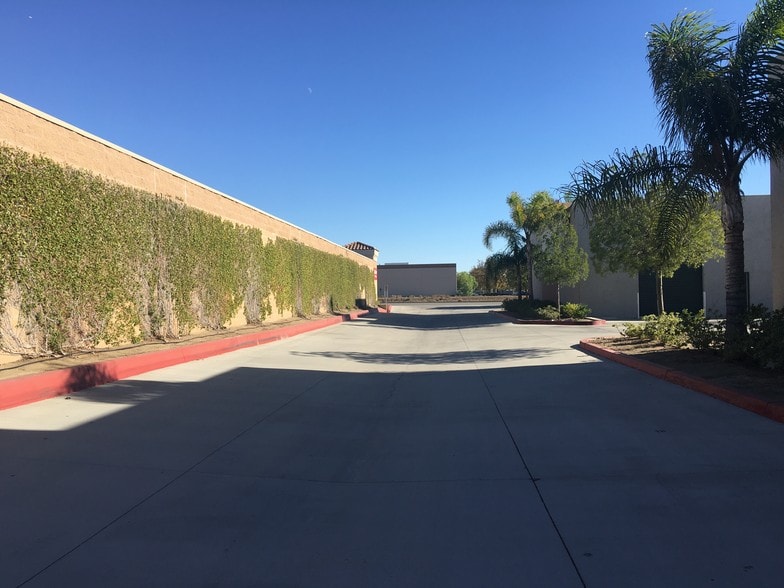 More Photos Of 41705 Elm St, Murrieta Warehouse For Lease