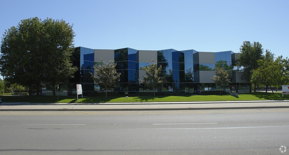 More Photos Of 5701 Truxtun Ave, Bakersfield Coworking Space