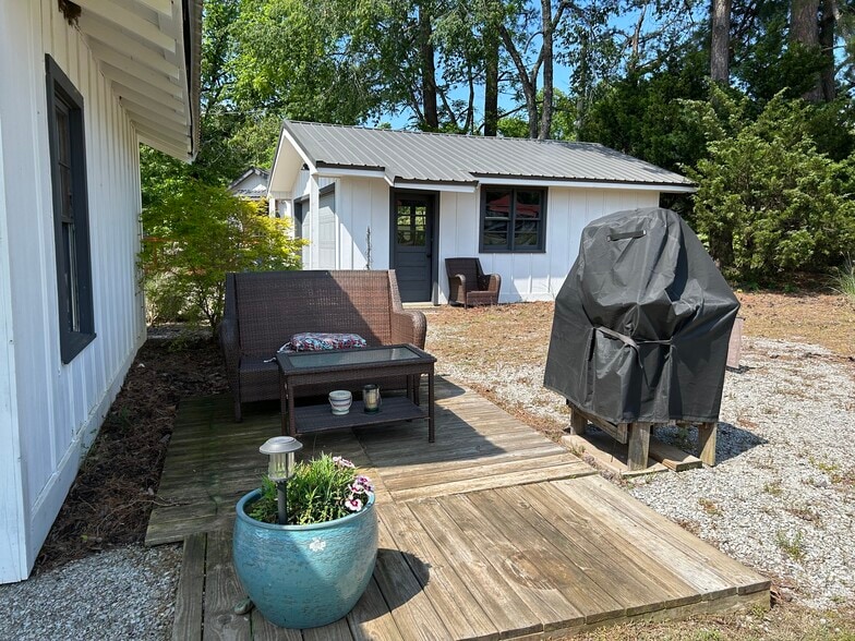 More Photos Of 10897 AR-5, Salesville Hotel For Sale