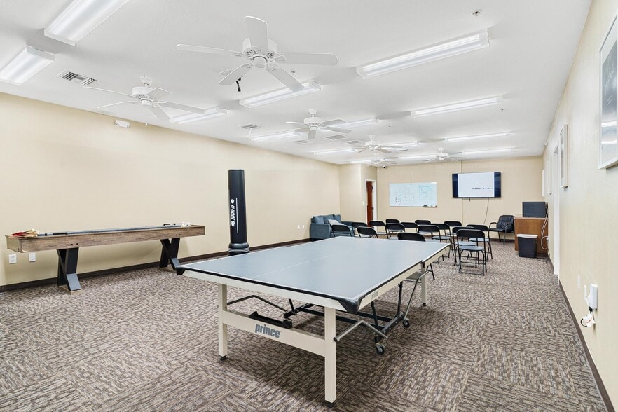 More Photos Of 1904 Thomas Ave, Leesburg Office For Sale