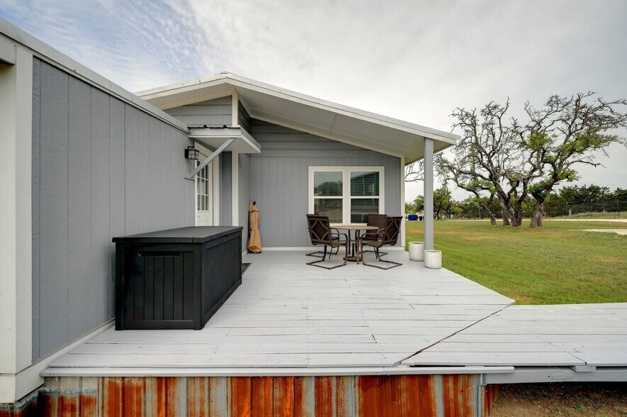 More Photos Of 4909 Bell Springs Rd, Dripping Springs Light Manufacturing For Sale