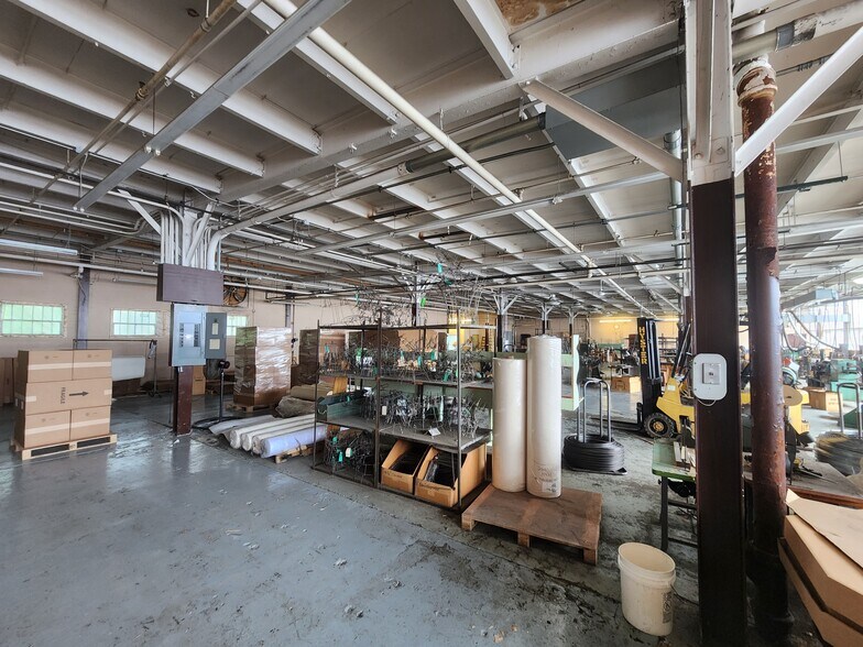 More Photos Of 943 Sanderson Ave, Scranton Warehouse For Sale