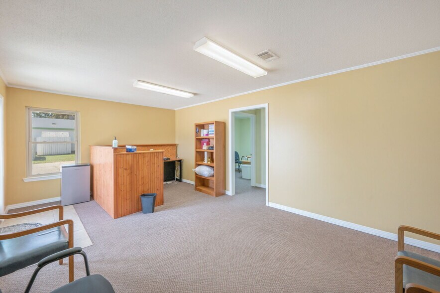 More Photos Of 1078 S Ferdon Blvd, Crestview Medical For Sale
