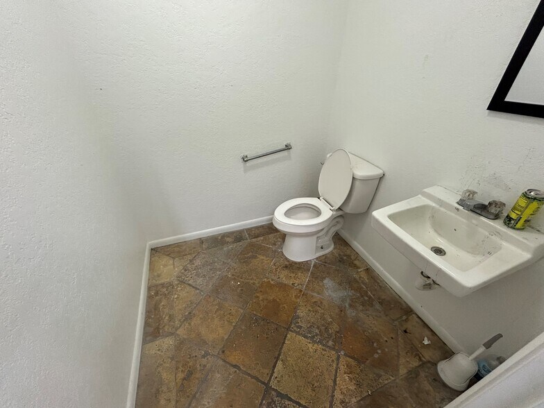 More Photos Of 5919 SE 68th St, Ocala Unknown For Lease