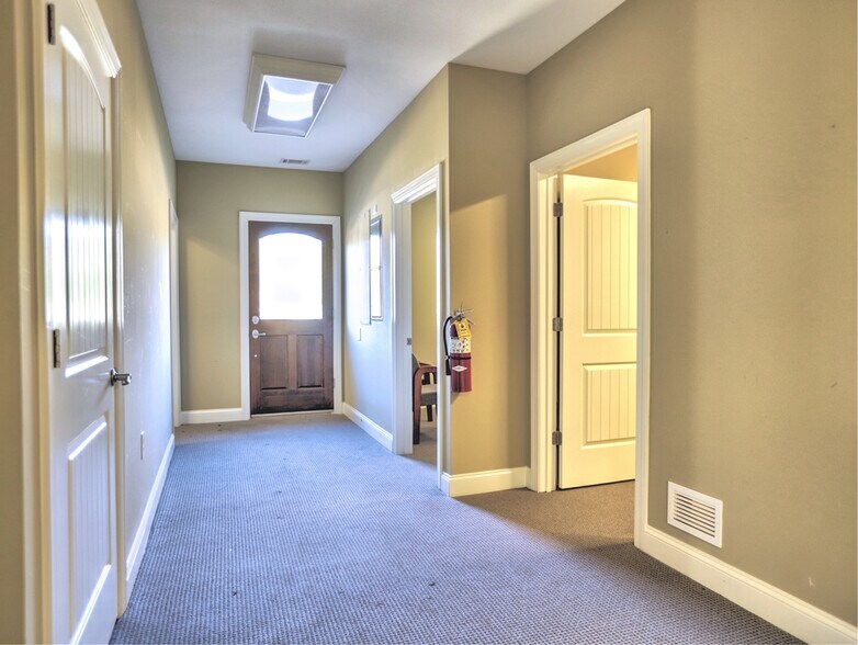 More Photos Of 2487 Cedarcrest Rd, Acworth Office For Lease