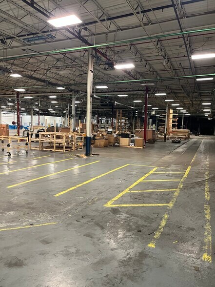 More Photos Of 1600 Airport Rd, Shenandoah Distribution For Lease