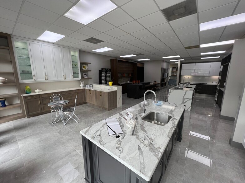 More Photos Of 3601-3609 Henderson Blvd, Tampa Storefront For Lease