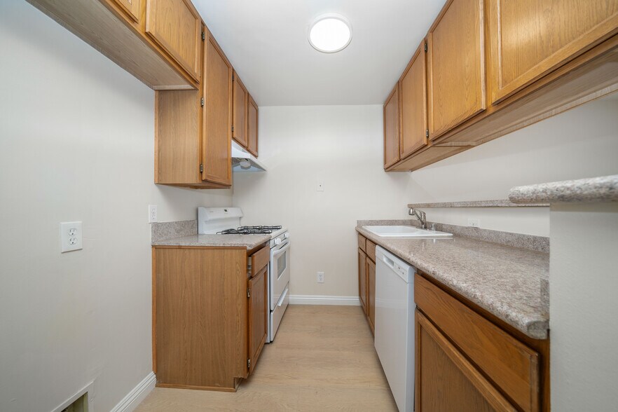 More Photos Of 4651 Cahuenga Blvd, North Hollywood Apartments For Sale