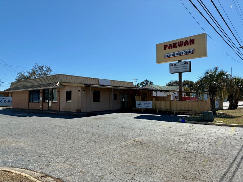 More Photos Of 7102 Abercorn St, Savannah Restaurant For Lease