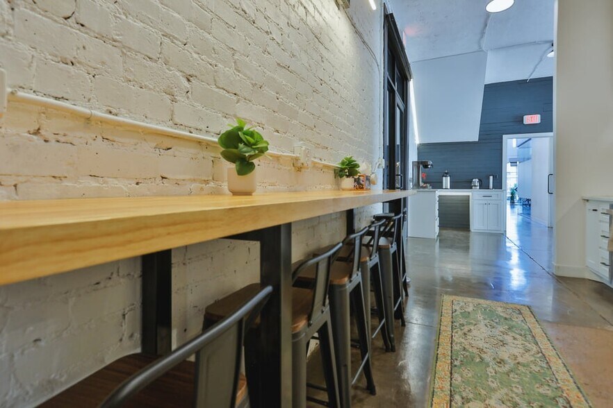 More Photos Of 615 Broadway St, Lubbock Office For Sale