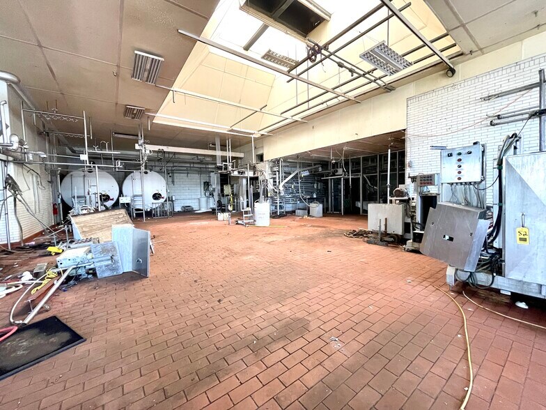 More Photos Of 2004 N University St, Peoria Industrial For Sale