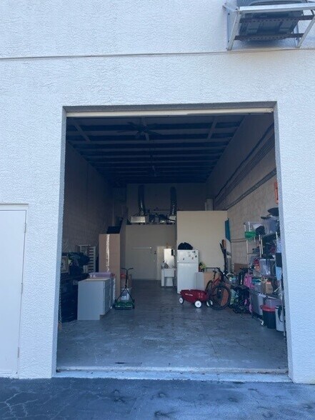 More Photos Of 5405 Taylor Rd, Naples Showroom For Sale