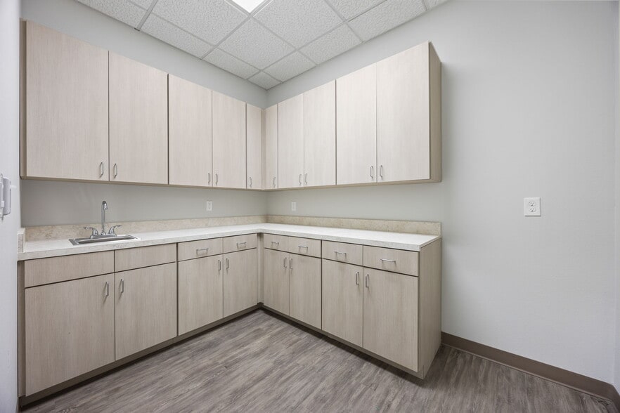More Photos Of 2710 Western Center Blvd, Fort Worth Medical For Sale