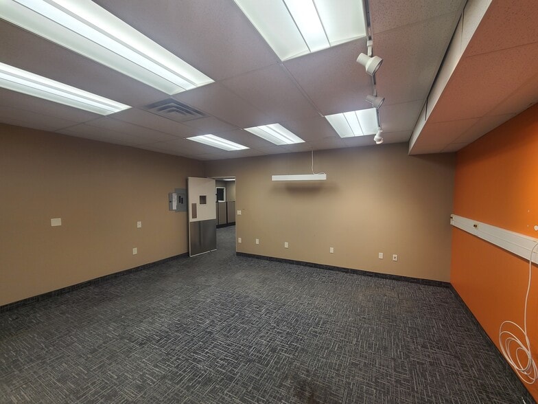 More Photos Of 2360 N Nevada Ave, Minneapolis Warehouse For Sale