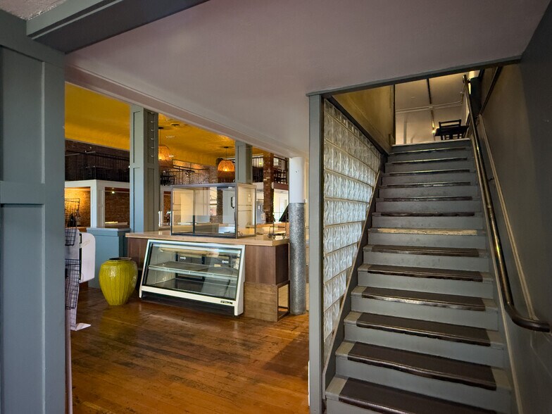 More Photos Of 21 E Main St, Walla Walla General Retail For Lease