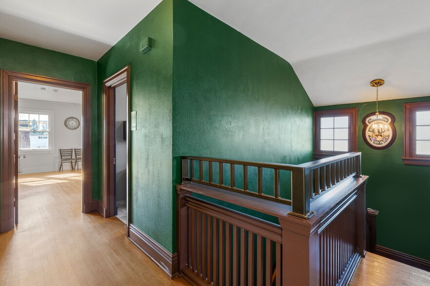 More Photos Of 883 SW Church St, Dallas Restaurant For Sale