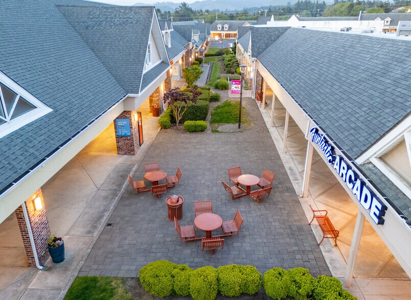 More Photos Of 1500 SE East Devil's Lake Rd, Lincoln City Freestanding For Lease