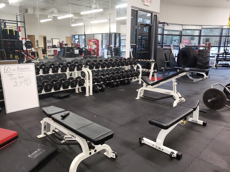 More Photos Of 7840 Roswell Rd, Sandy Springs Office For Sale