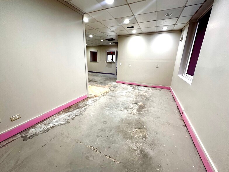 More Photos Of 400-422 N Kennedy Dr, Bradley Medical For Lease